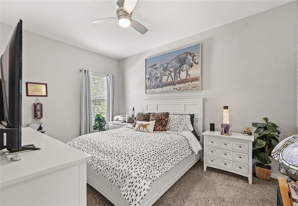 合同活跃: $379,900 (4 贝兹, 3 浴室, 2436 平方英尺)