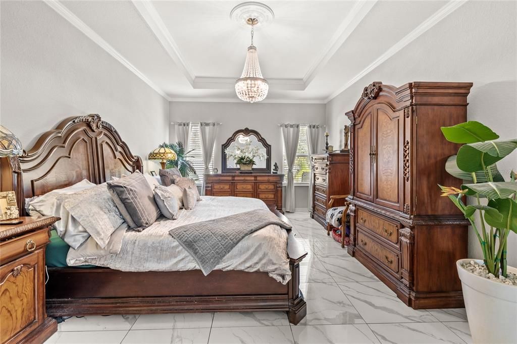 合同活跃: $379,900 (4 贝兹, 3 浴室, 2436 平方英尺)