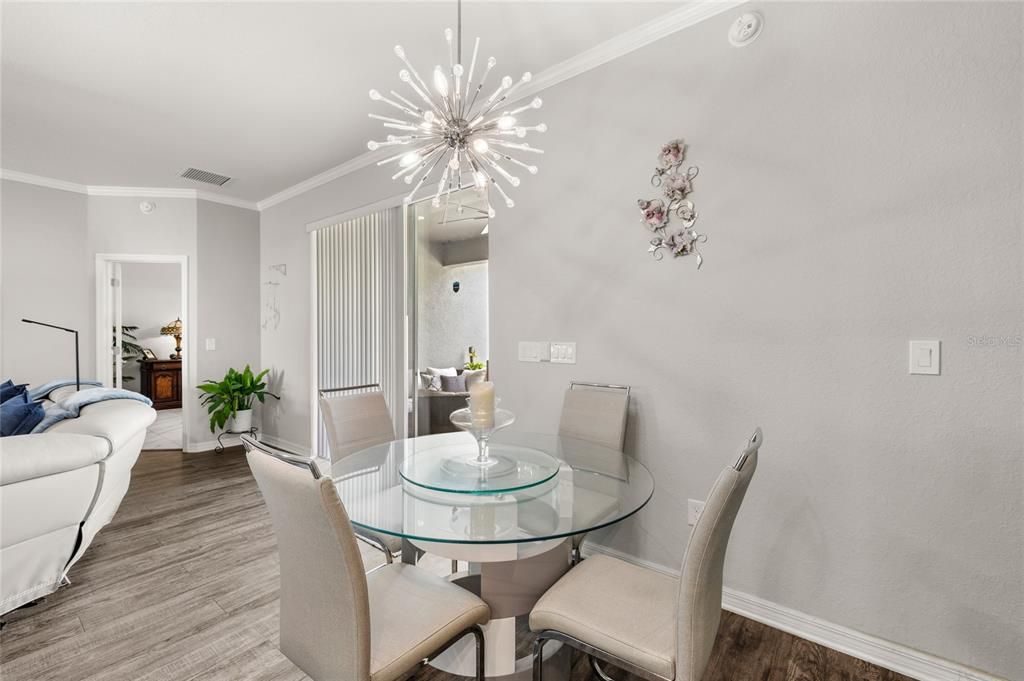 合同活跃: $379,900 (4 贝兹, 3 浴室, 2436 平方英尺)