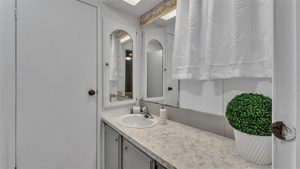 待售: $149,000 (2 贝兹, 2 浴室, 1344 平方英尺)