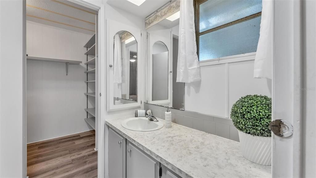 待售: $149,000 (2 贝兹, 2 浴室, 1344 平方英尺)