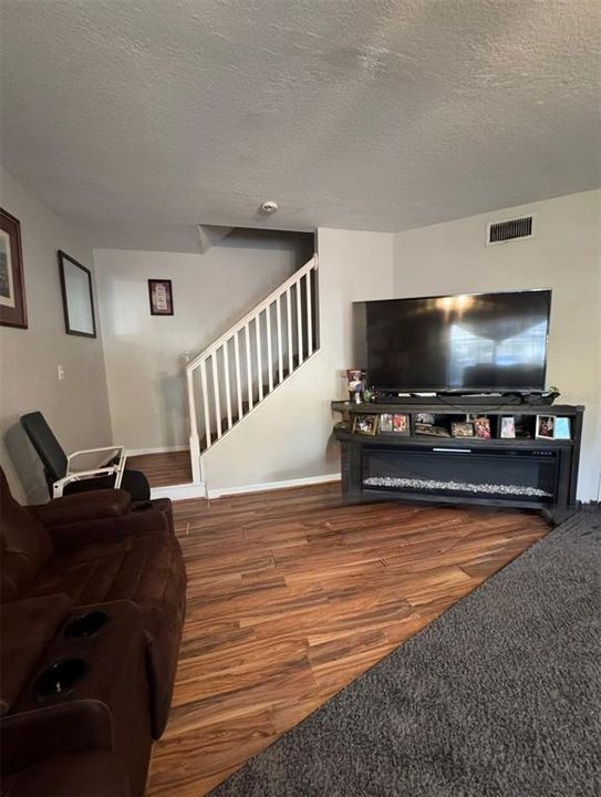 En Venta: $220,000 (3 camas, 2 baños, 1408 Pies cuadrados)