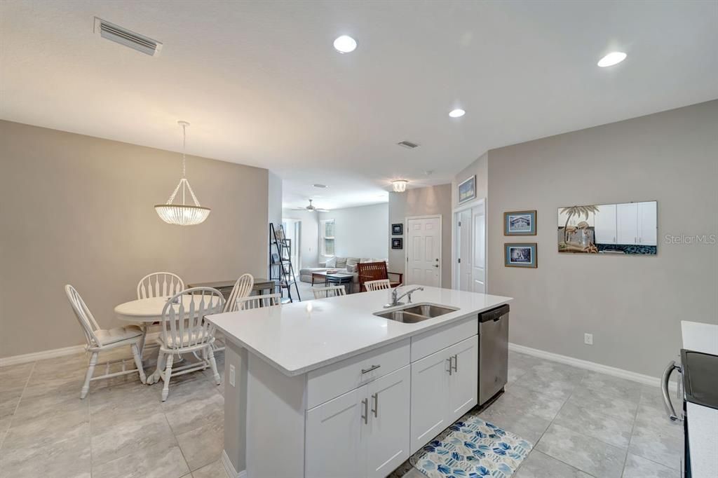 En Venta: $399,000 (3 camas, 2 baños, 1619 Pies cuadrados)