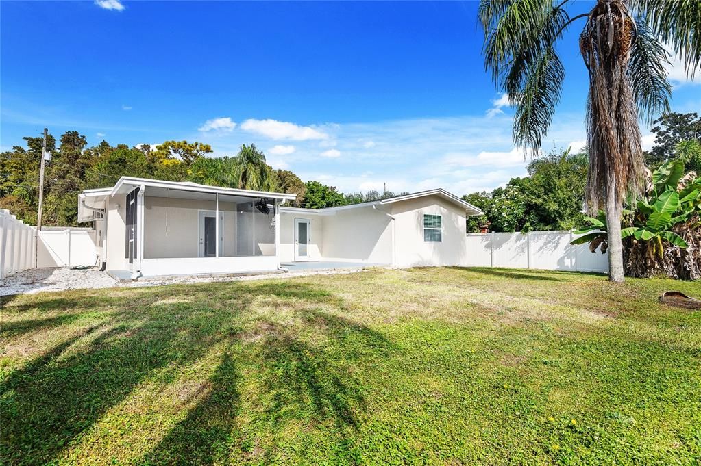 For Rent: $3,600 (4 beds, 2 baths, 1655 Square Feet)