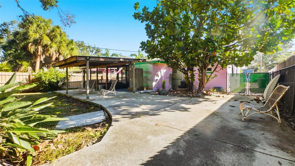 Active With Contract: $325,000 (3 beds, 1 baths, 1124 Square Feet)