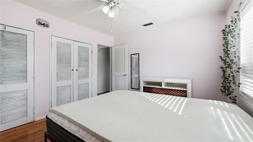 Active With Contract: $325,000 (3 beds, 1 baths, 1124 Square Feet)