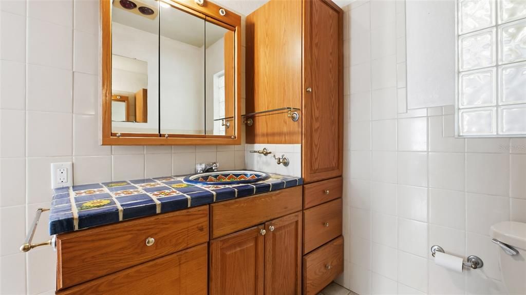 Active With Contract: $325,000 (3 beds, 1 baths, 1124 Square Feet)