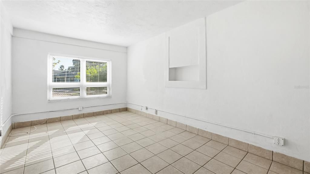 Active With Contract: $325,000 (3 beds, 1 baths, 1124 Square Feet)