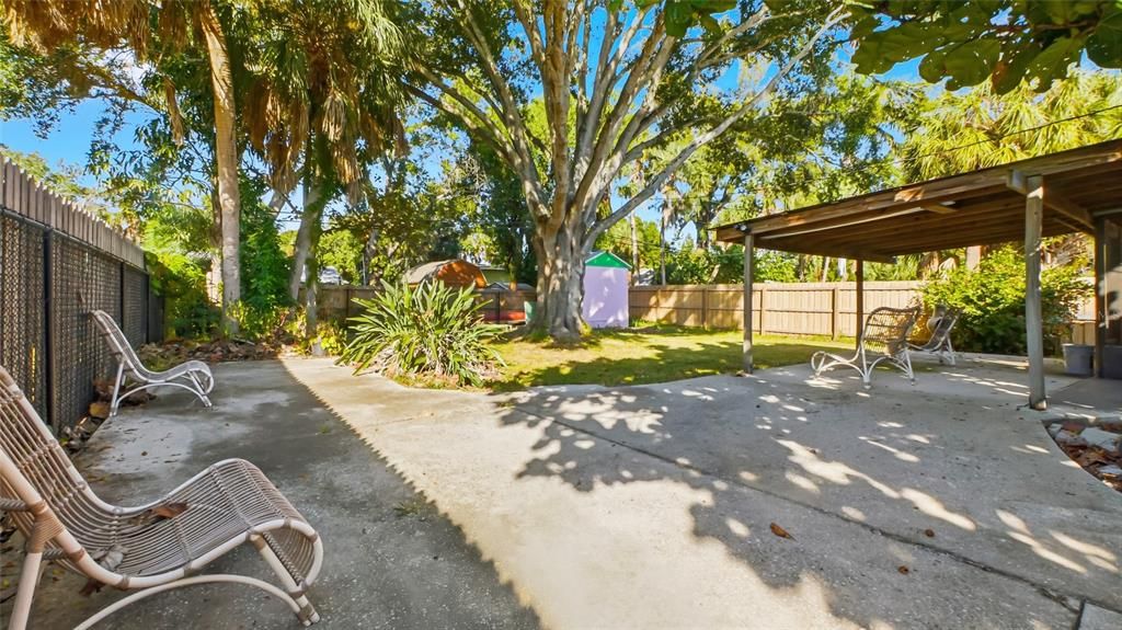 Active With Contract: $325,000 (3 beds, 1 baths, 1124 Square Feet)