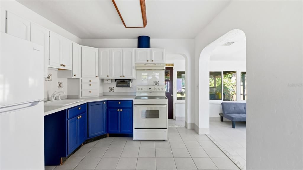 Active With Contract: $325,000 (3 beds, 1 baths, 1124 Square Feet)