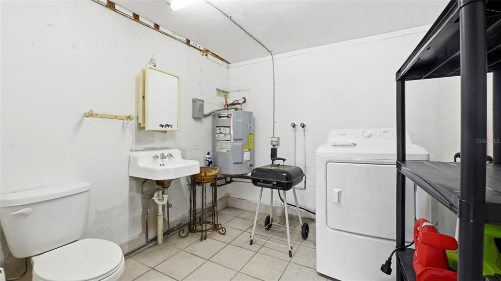 Active With Contract: $325,000 (3 beds, 1 baths, 1124 Square Feet)