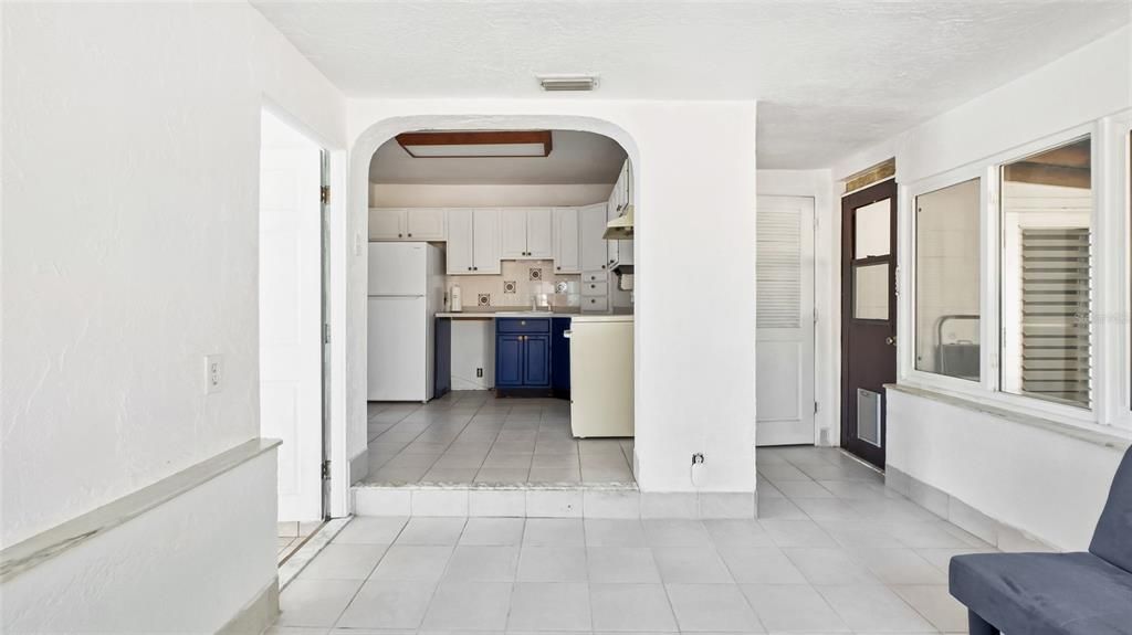 Active With Contract: $325,000 (3 beds, 1 baths, 1124 Square Feet)