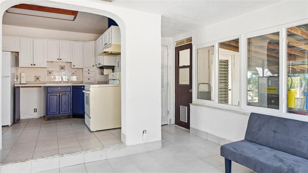 Active With Contract: $325,000 (3 beds, 1 baths, 1124 Square Feet)