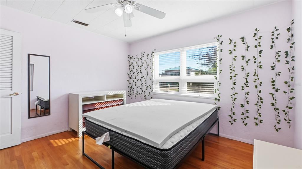 Active With Contract: $325,000 (3 beds, 1 baths, 1124 Square Feet)