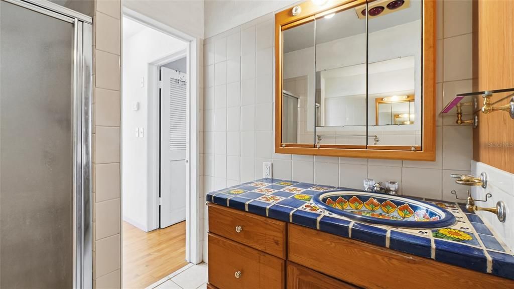 Active With Contract: $325,000 (3 beds, 1 baths, 1124 Square Feet)