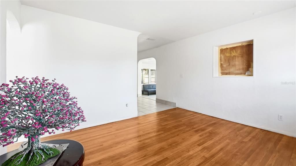 Active With Contract: $325,000 (3 beds, 1 baths, 1124 Square Feet)