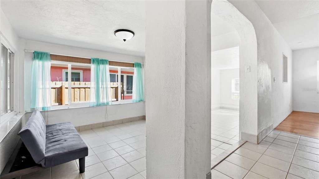 Active With Contract: $325,000 (3 beds, 1 baths, 1124 Square Feet)