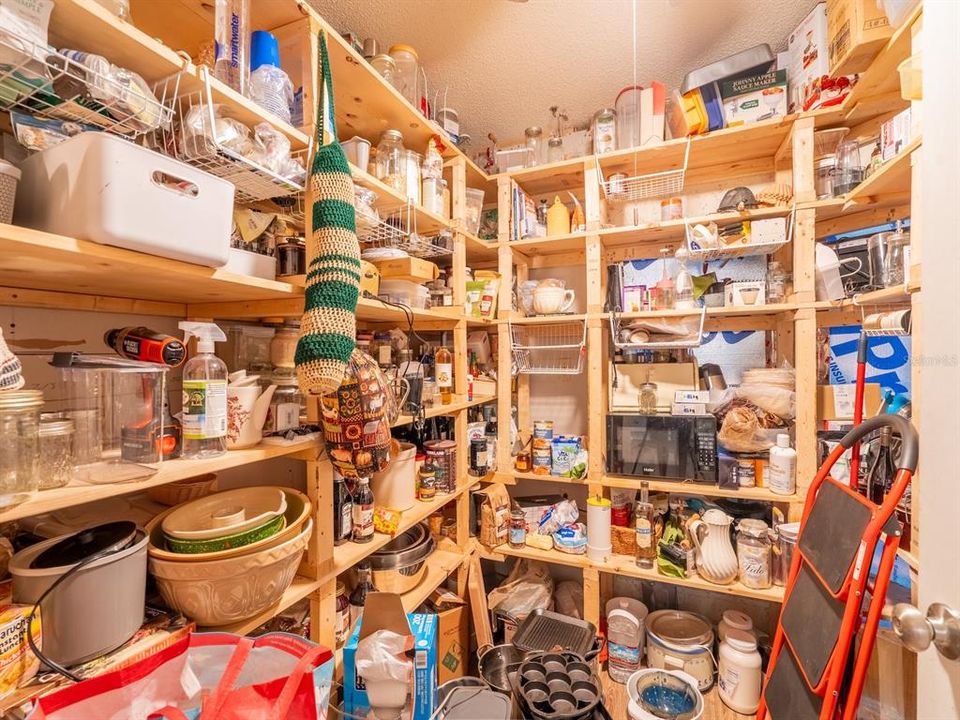 合同活跃: $170,000 (2 贝兹, 2 浴室, 1262 平方英尺)