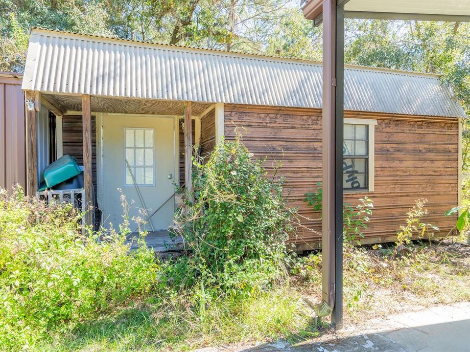 合同活跃: $170,000 (2 贝兹, 2 浴室, 1262 平方英尺)