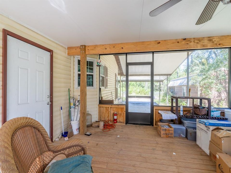 合同活跃: $170,000 (2 贝兹, 2 浴室, 1262 平方英尺)