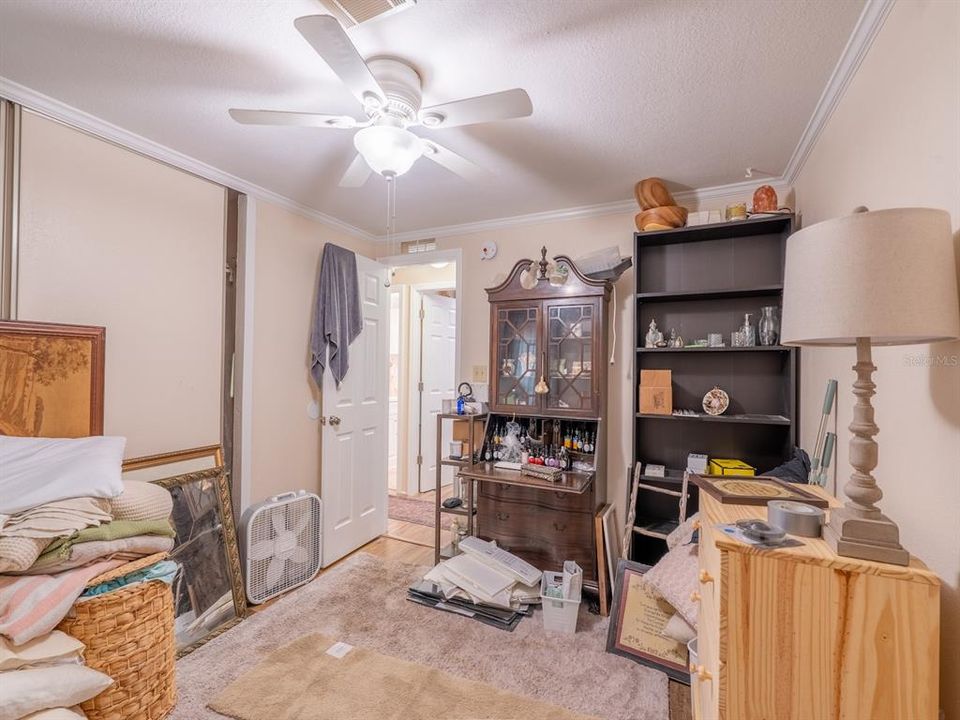 合同活跃: $170,000 (2 贝兹, 2 浴室, 1262 平方英尺)