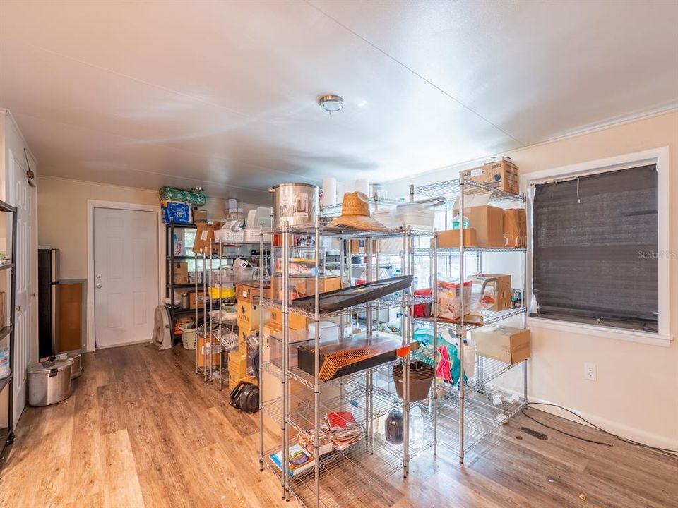 合同活跃: $170,000 (2 贝兹, 2 浴室, 1262 平方英尺)