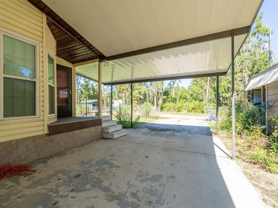 合同活跃: $170,000 (2 贝兹, 2 浴室, 1262 平方英尺)