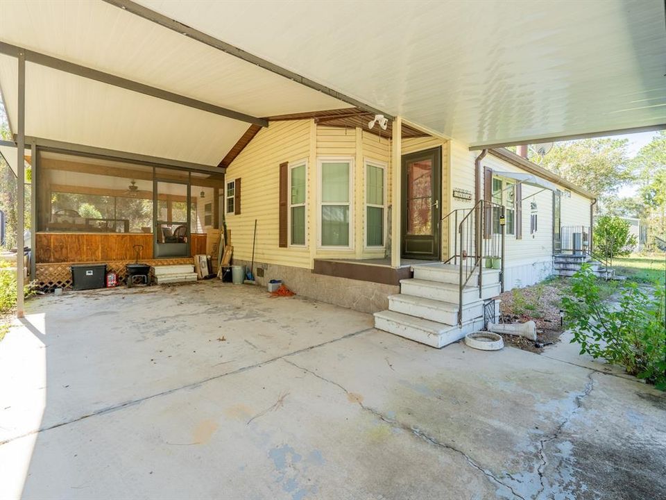 合同活跃: $170,000 (2 贝兹, 2 浴室, 1262 平方英尺)