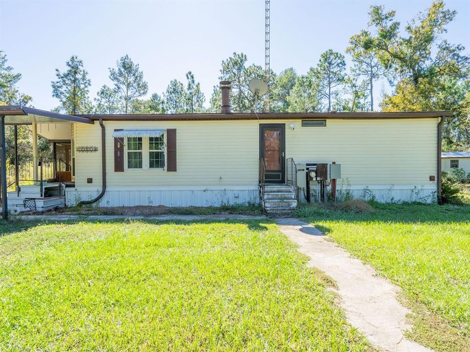 合同活跃: $170,000 (2 贝兹, 2 浴室, 1262 平方英尺)