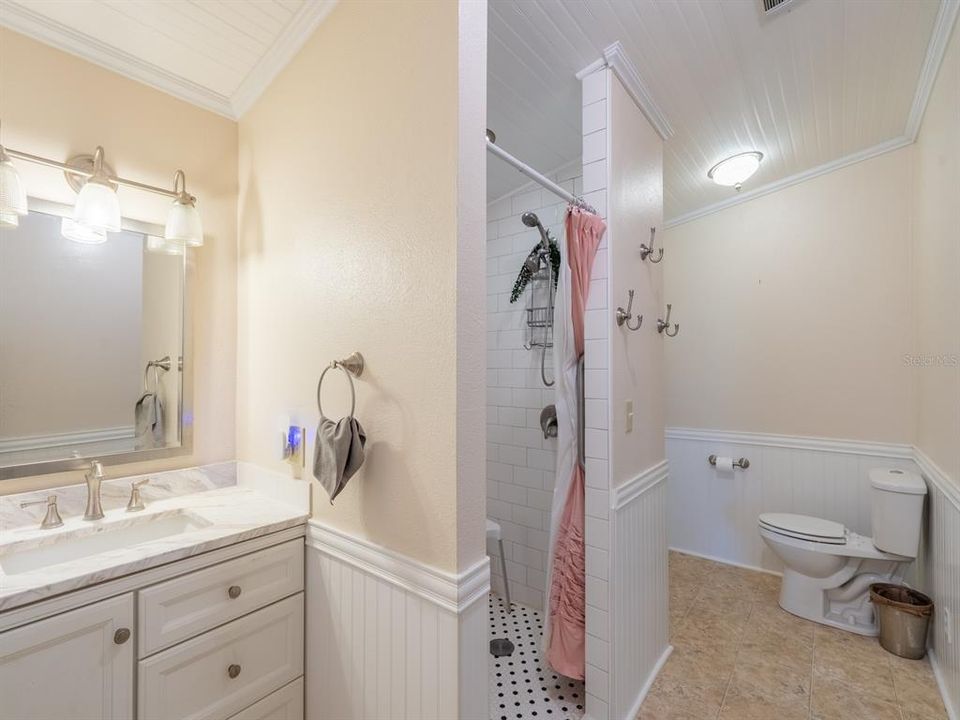 合同活跃: $170,000 (2 贝兹, 2 浴室, 1262 平方英尺)