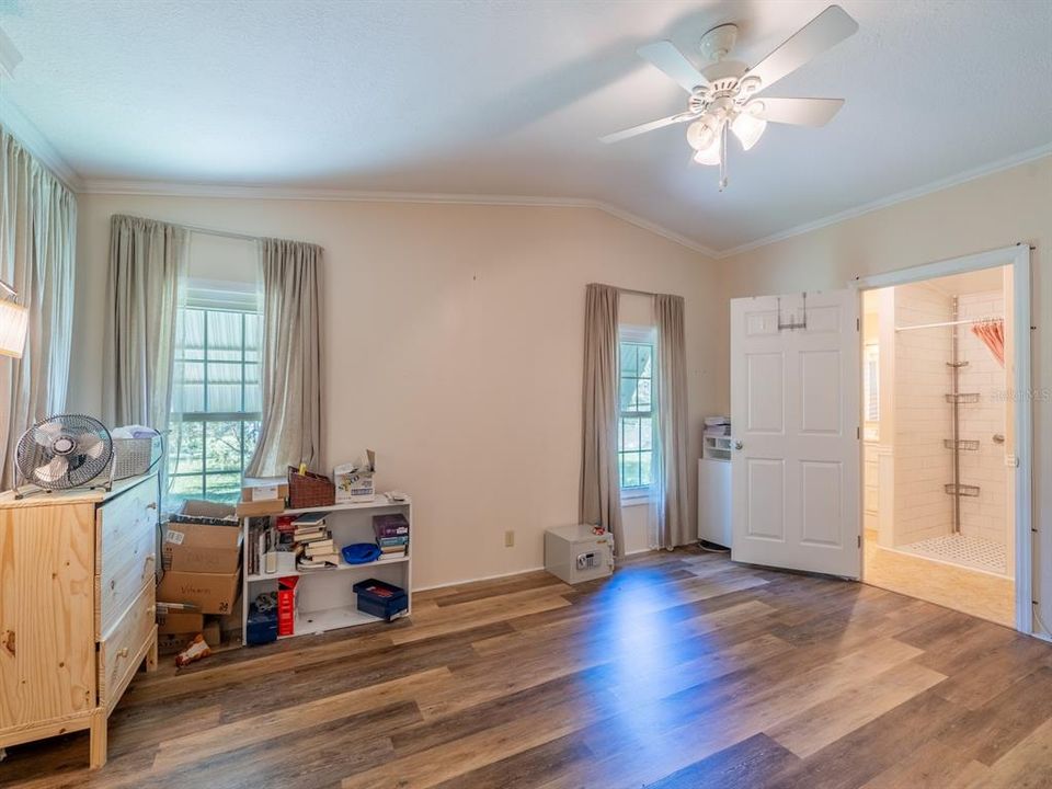 合同活跃: $170,000 (2 贝兹, 2 浴室, 1262 平方英尺)