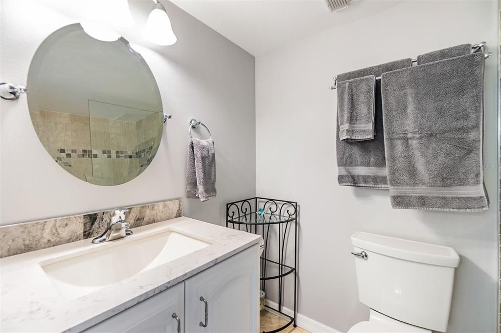 На продажу: $229,900 (2 спален, 2 ванн, 1165 Квадратных фут)