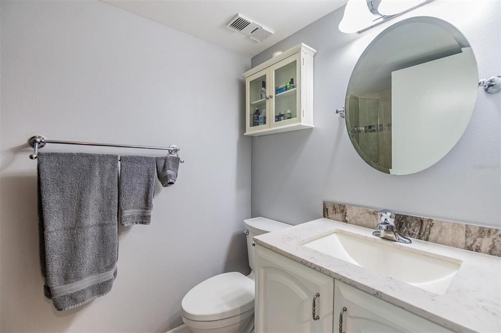 На продажу: $229,900 (2 спален, 2 ванн, 1165 Квадратных фут)