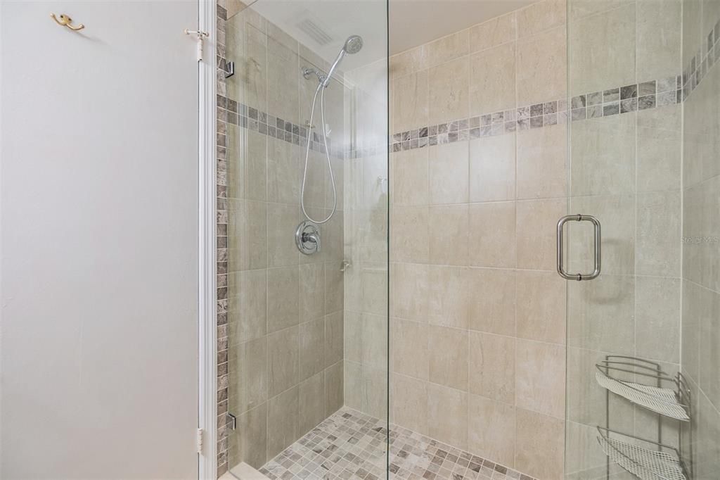 На продажу: $229,900 (2 спален, 2 ванн, 1165 Квадратных фут)