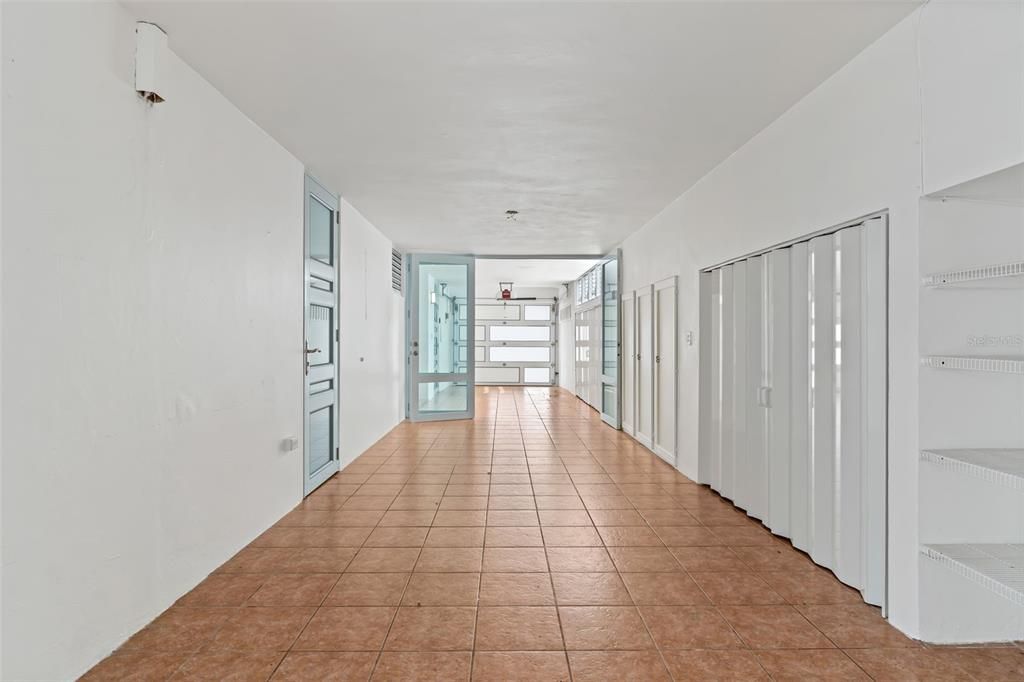 合同活跃: $300,000 (4 贝兹, 3 浴室, 1718 平方英尺)