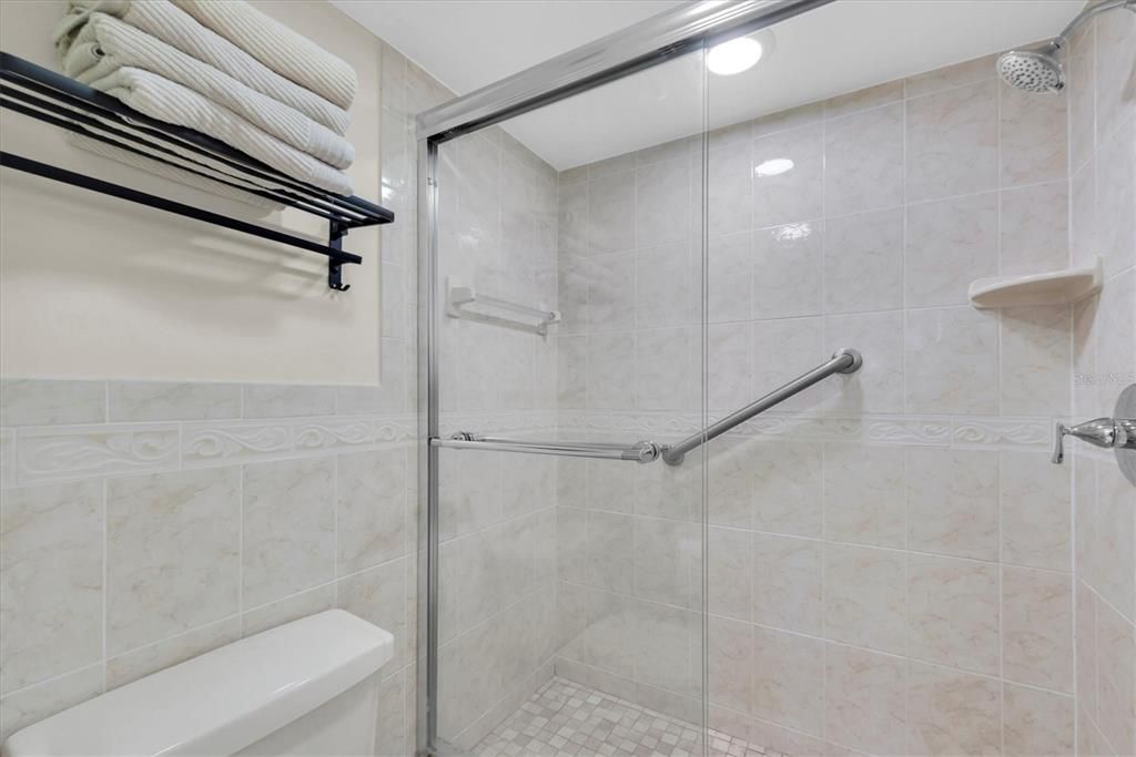 待售: $389,999 (2 贝兹, 2 浴室, 915 平方英尺)