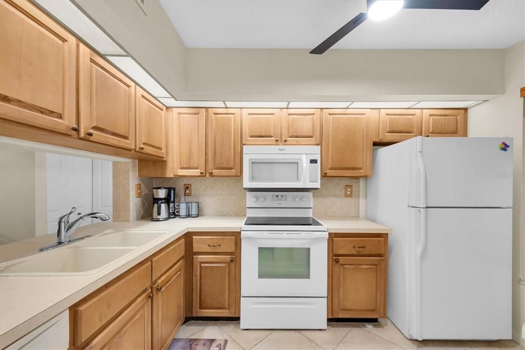 待售: $389,999 (2 贝兹, 2 浴室, 915 平方英尺)