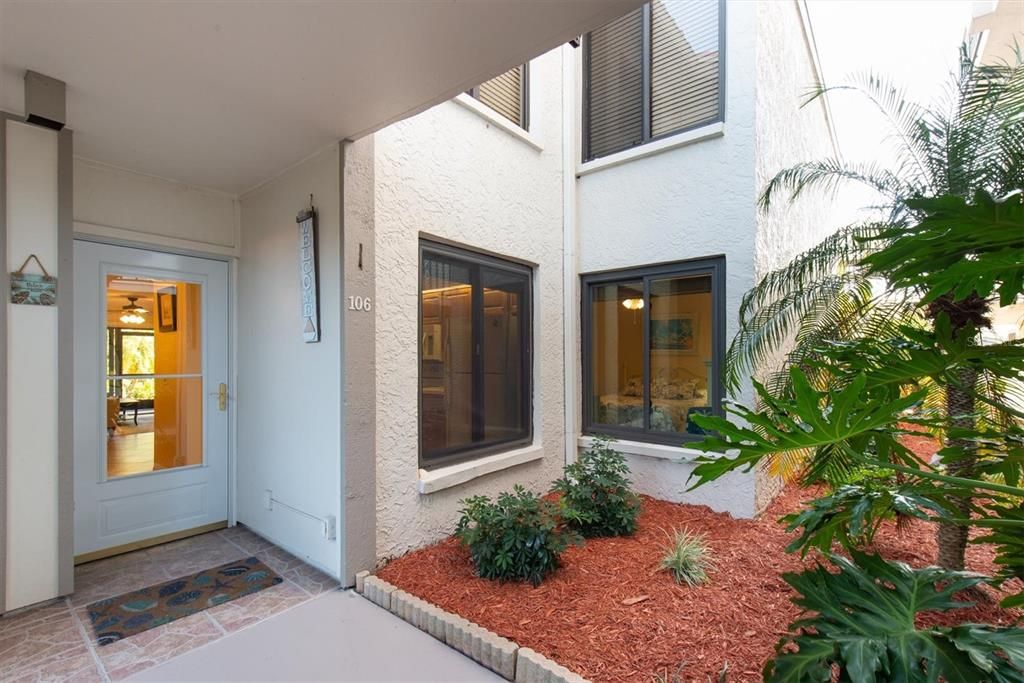 待售: $389,999 (2 贝兹, 2 浴室, 915 平方英尺)