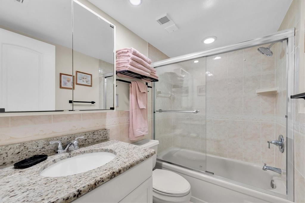 待售: $389,999 (2 贝兹, 2 浴室, 915 平方英尺)