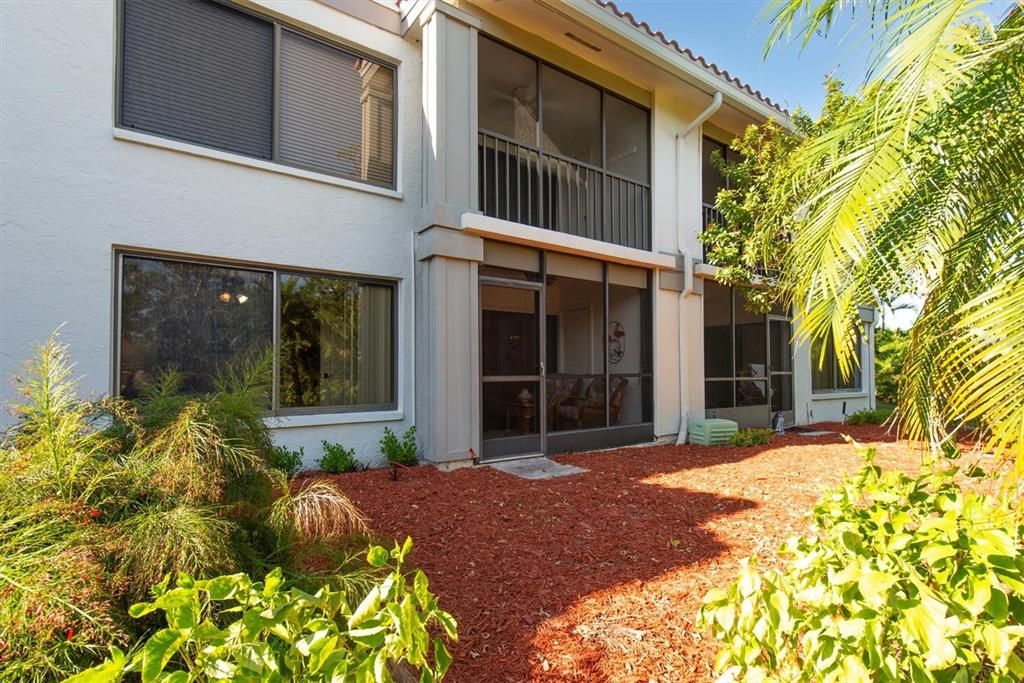 待售: $389,999 (2 贝兹, 2 浴室, 915 平方英尺)