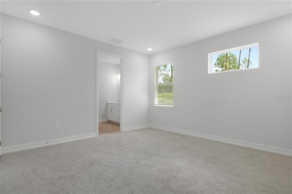 En Venta: $575,000 (3 camas, 2 baños, 2200 Pies cuadrados)