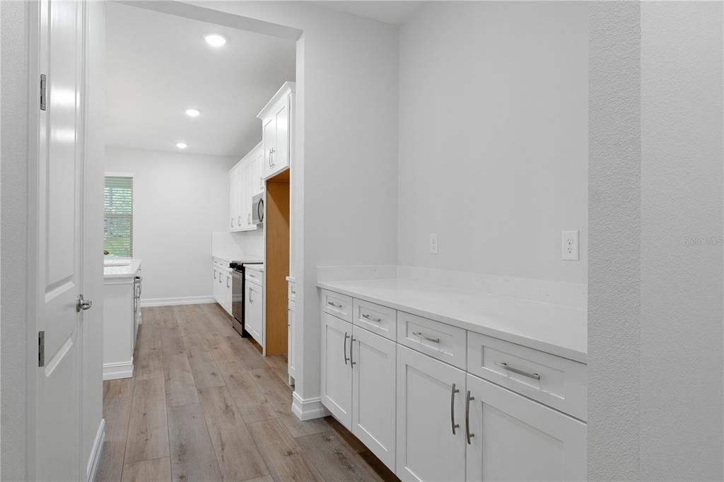 En Venta: $575,000 (3 camas, 2 baños, 2200 Pies cuadrados)