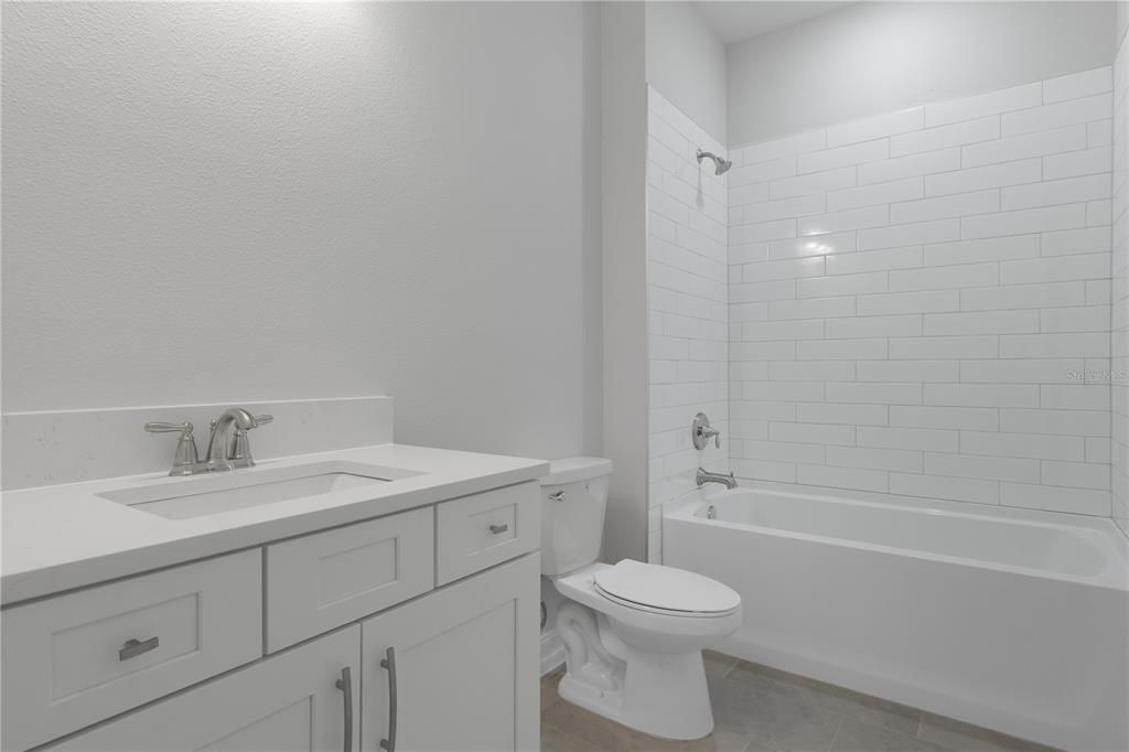 En Venta: $575,000 (3 camas, 2 baños, 2200 Pies cuadrados)