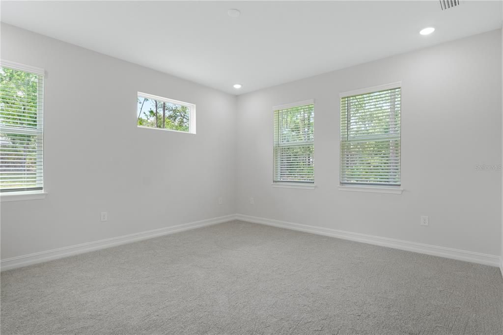 En Venta: $575,000 (3 camas, 2 baños, 2200 Pies cuadrados)