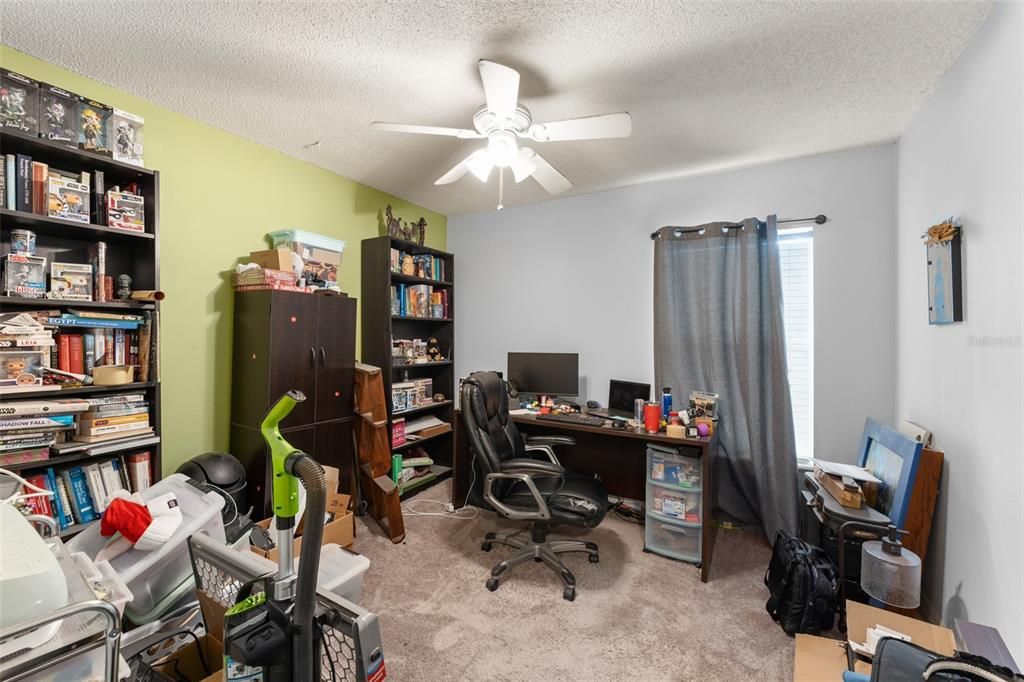 合同活跃: $319,900 (4 贝兹, 2 浴室, 2080 平方英尺)