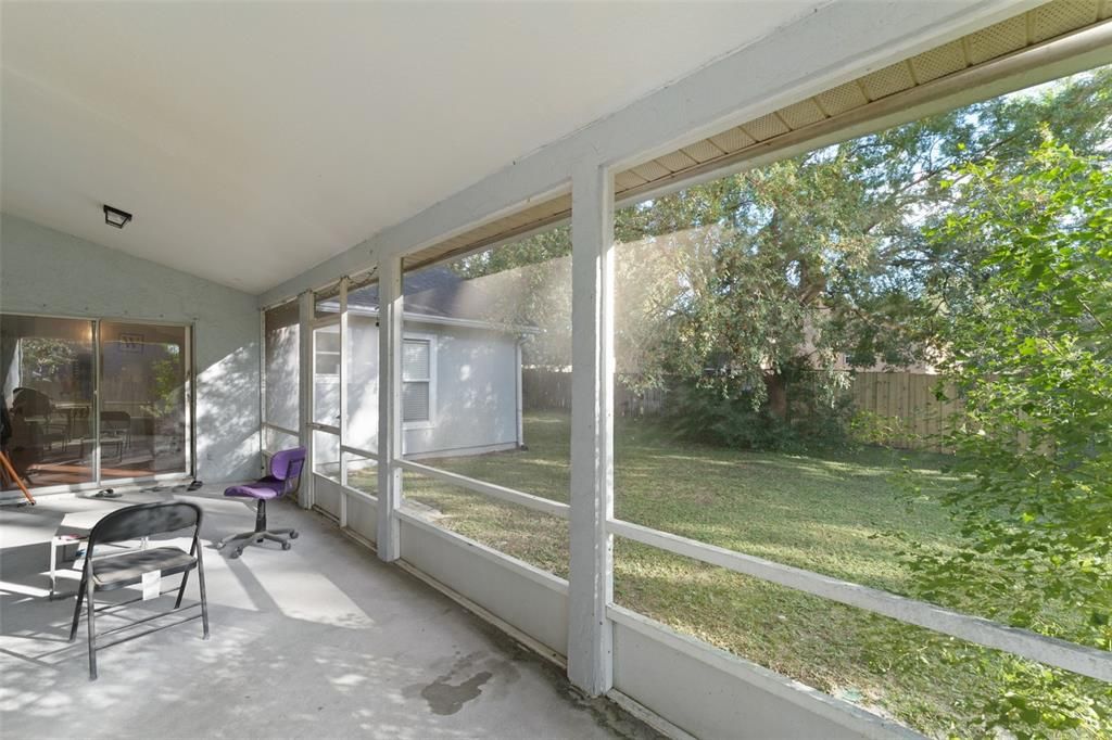 合同活跃: $319,900 (4 贝兹, 2 浴室, 2080 平方英尺)