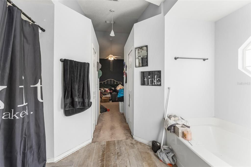 合同活跃: $319,900 (4 贝兹, 2 浴室, 2080 平方英尺)