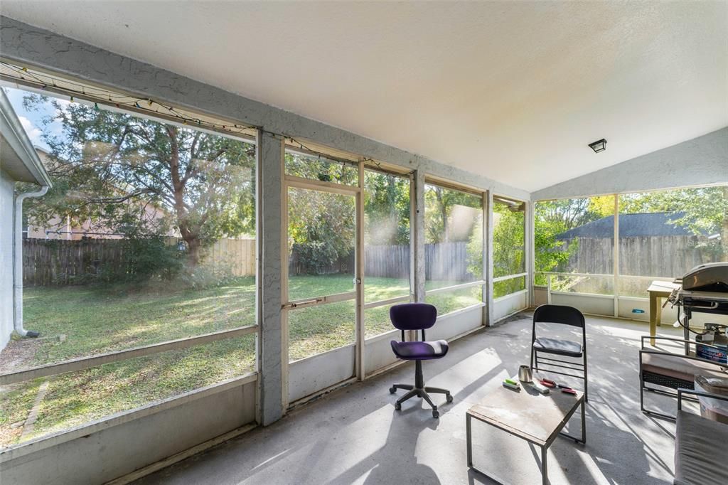 合同活跃: $319,900 (4 贝兹, 2 浴室, 2080 平方英尺)