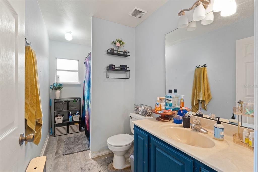 合同活跃: $319,900 (4 贝兹, 2 浴室, 2080 平方英尺)