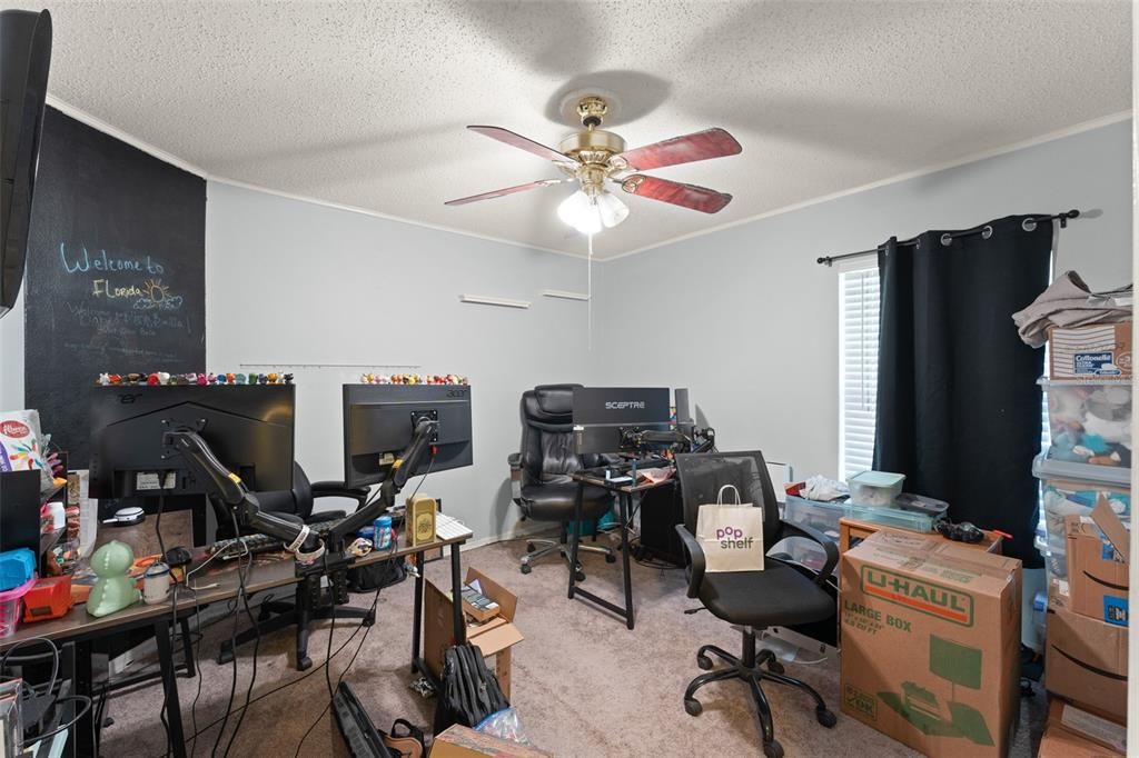 合同活跃: $319,900 (4 贝兹, 2 浴室, 2080 平方英尺)